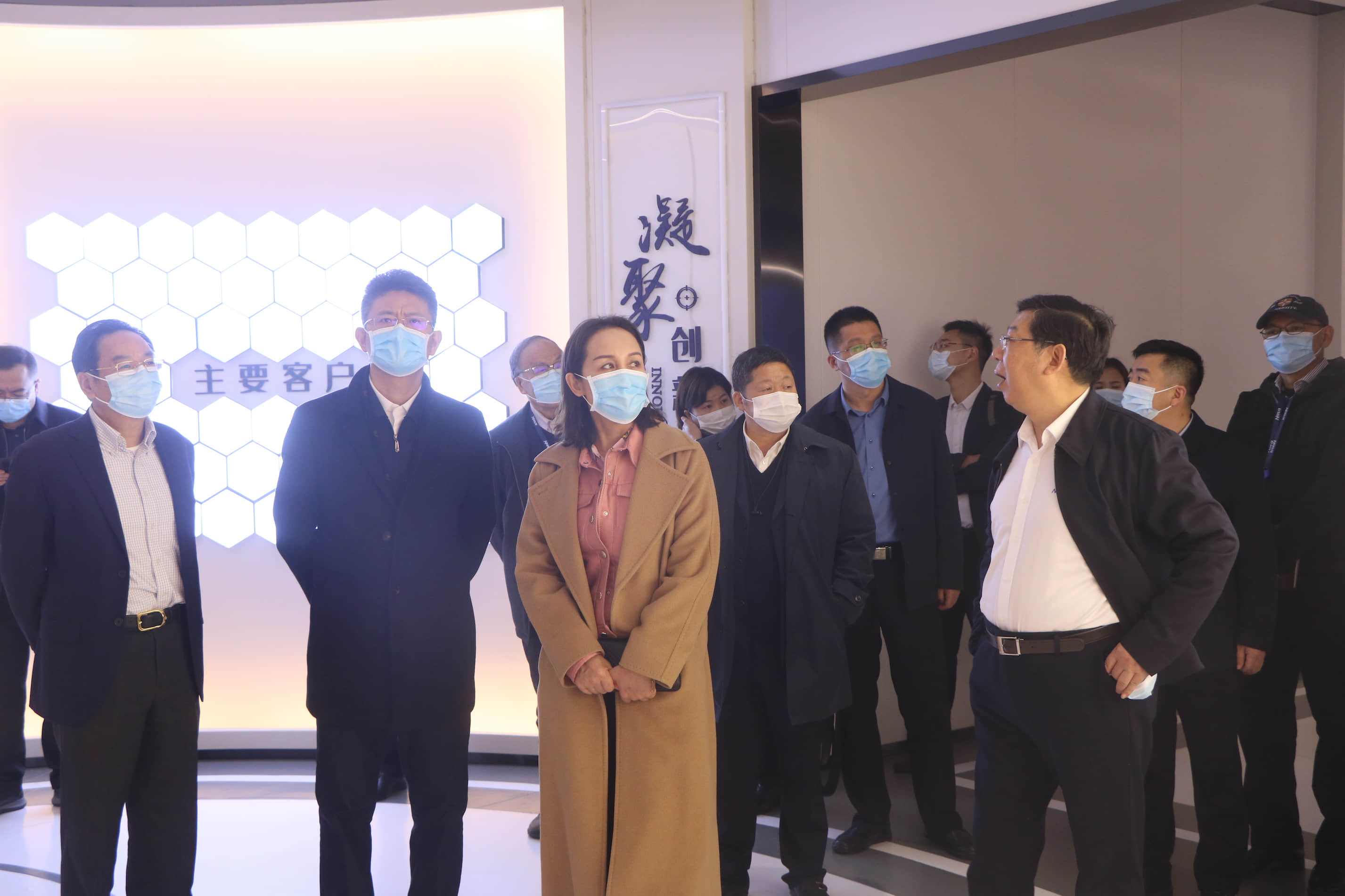  內蒙古烏蘭察布市委副書記、市長奇飛云調研南大光電(圖5)